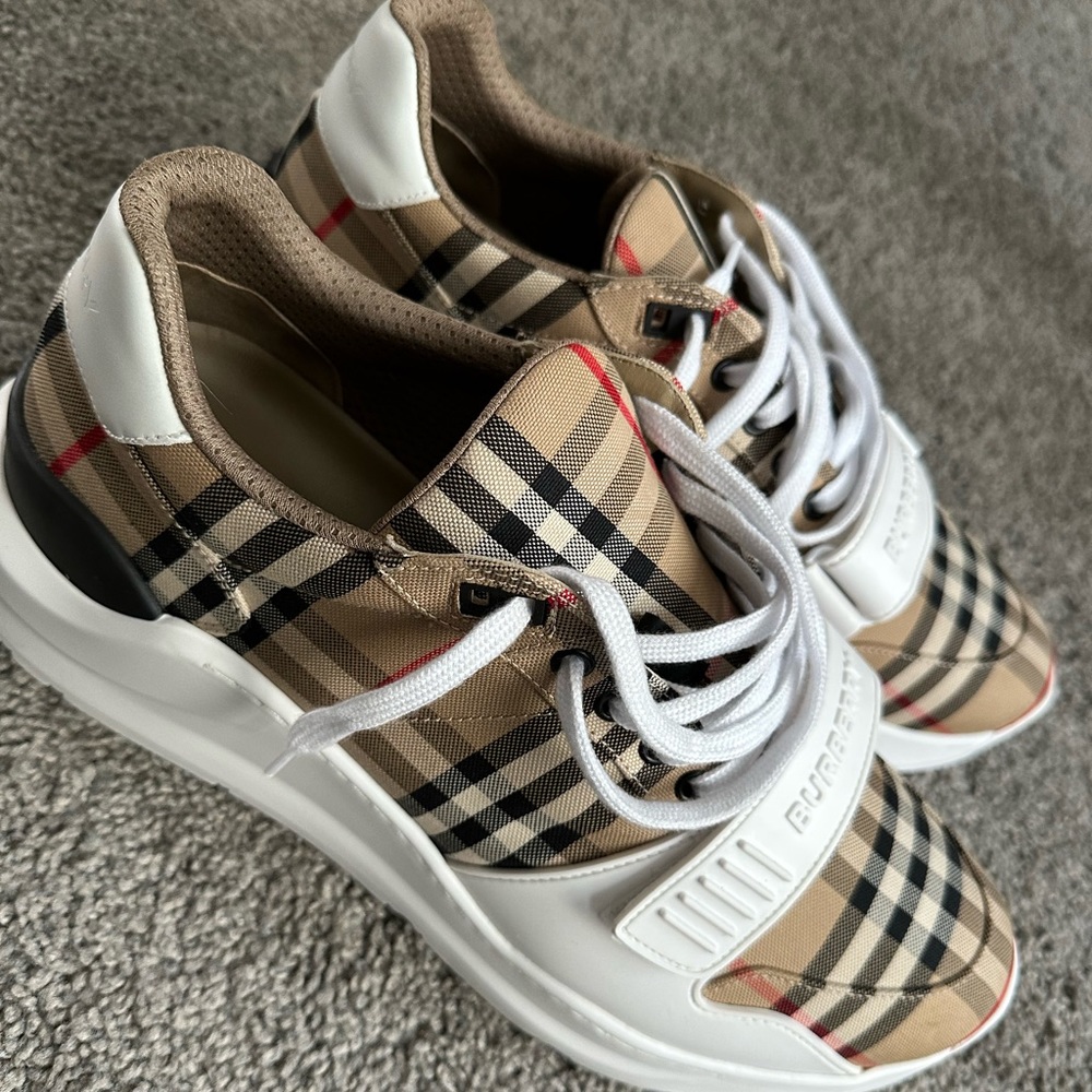 Men’s Authentic Burberry sneakers